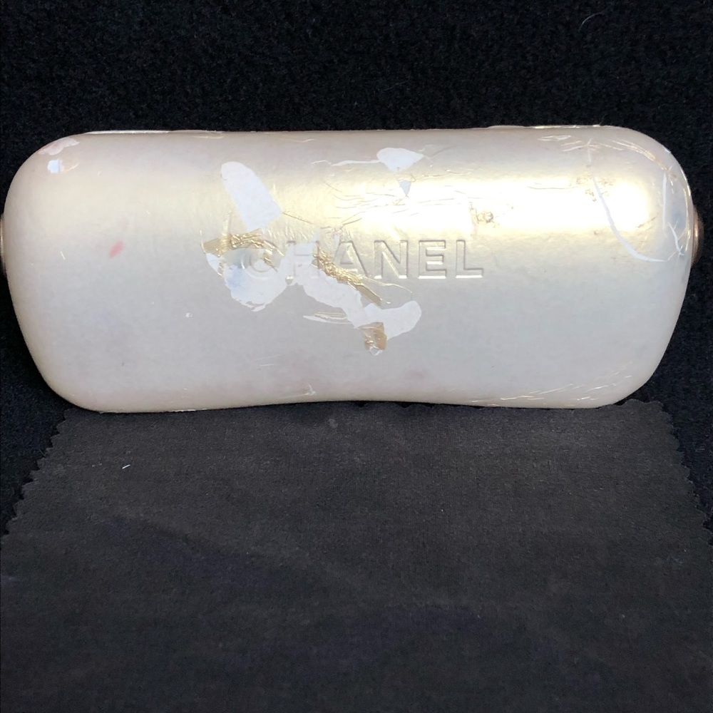 Authentic CHANEL Quilted Arm Gradient Sunglasses - Picture 5 of 8